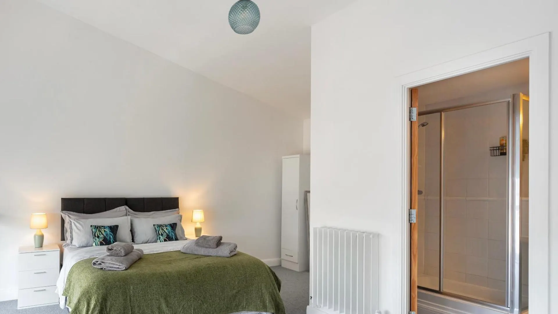 Excel, O2, Canary Wharf, London City Airport - Free Parking Apartment