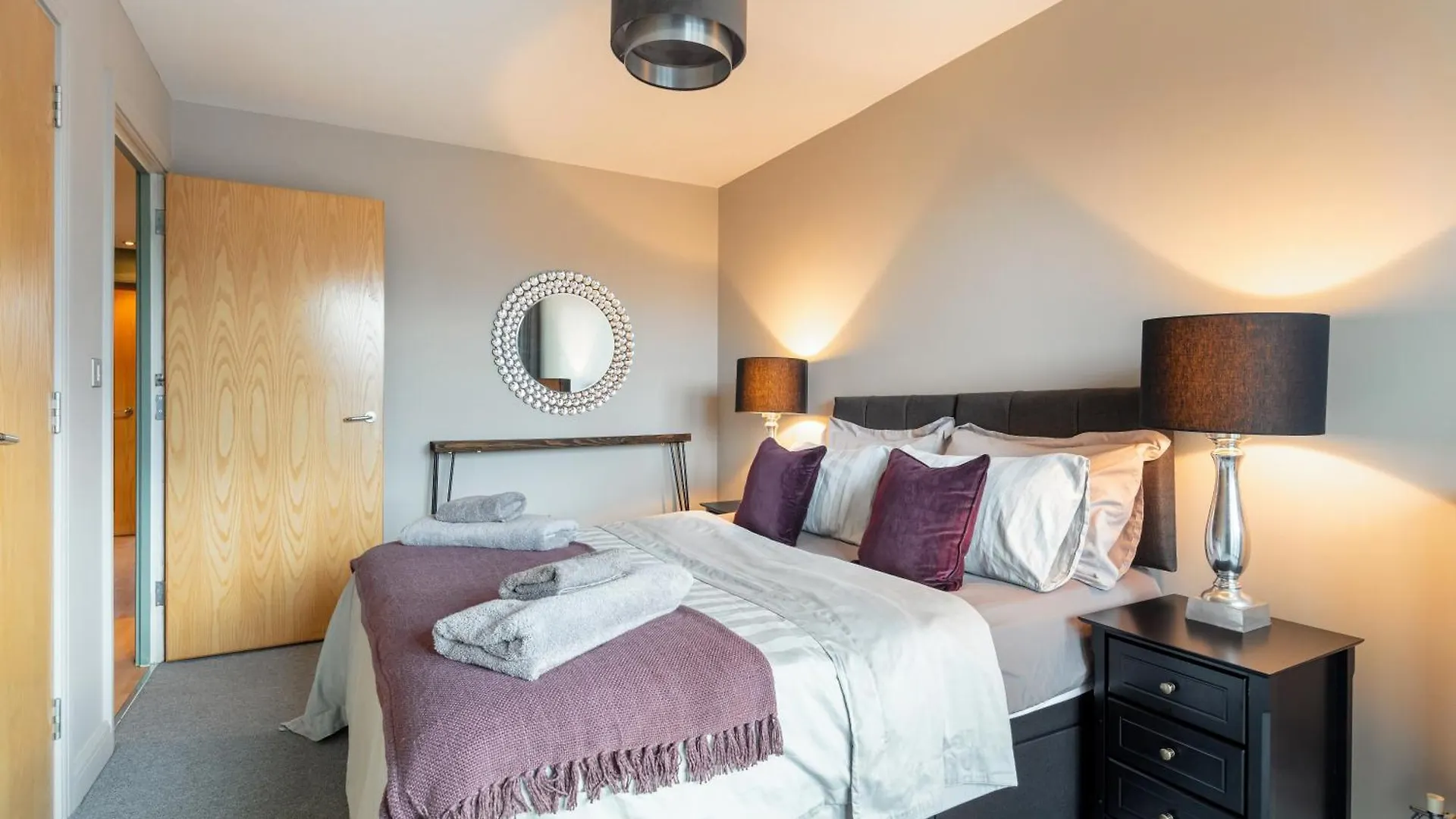 Excel, O2, Canary Wharf, London City Airport - Free Parking 0*,  United Kingdom