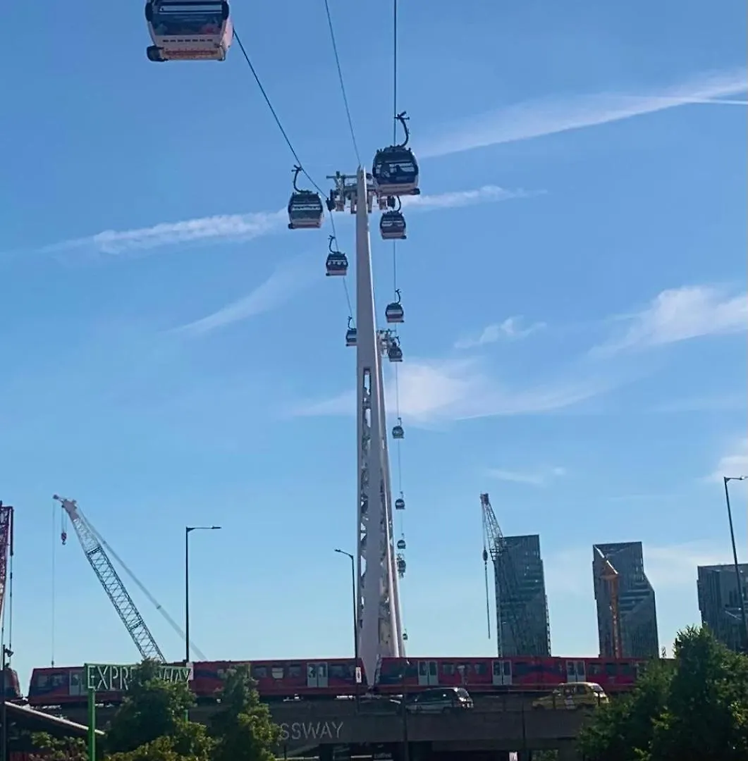 Apartment Excel, O2, Canary Wharf, London City Airport - Free Parking United Kingdom